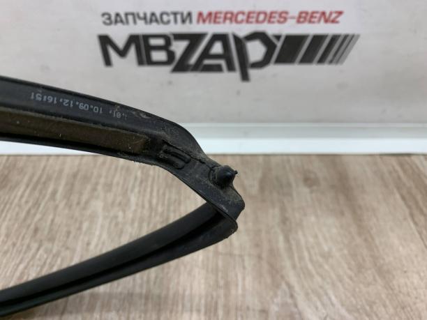 Уплотнитель задней двери верхний Mercedes W221 S a2217370330