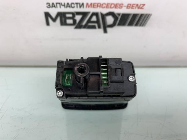 Кнопка открывания багажника Mercedes X164 GL 164 a2518706310