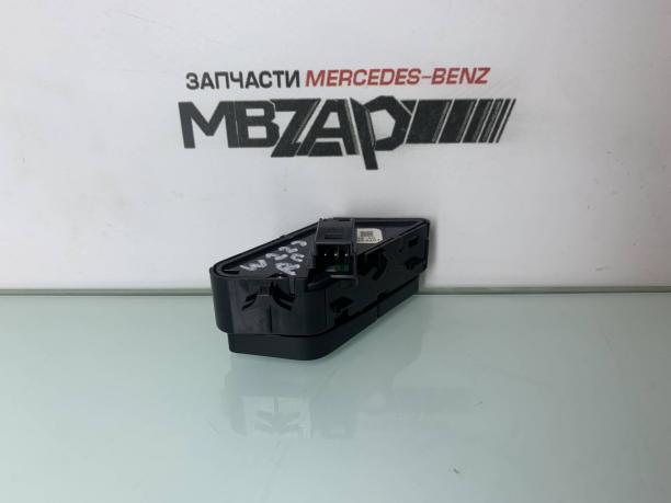 Кнопка блокировки двери правая Mercedes W222 S 222 a2229053800