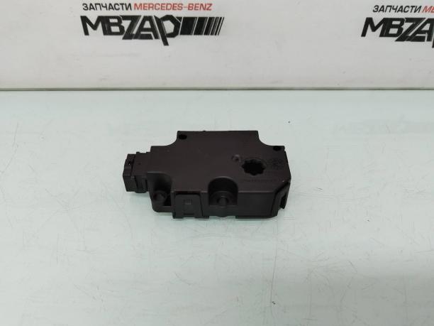 Моторчик заслонки печки Mercedes w213 a0999067402