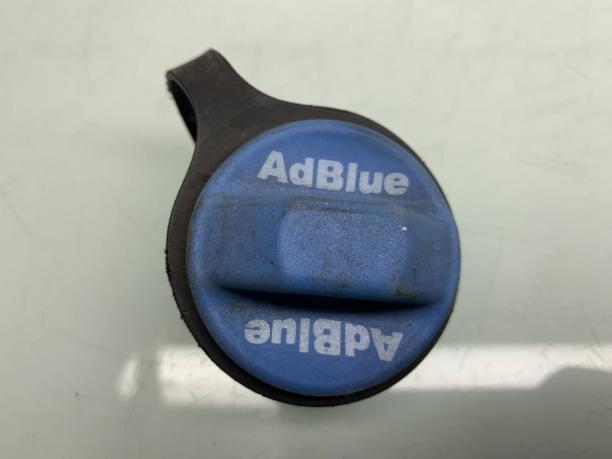 Крышка Adblue Mercedes W205 C 205 a0004704305