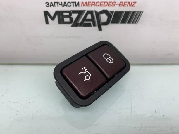 Кнопка крышки багажника Mercedes W205 a2208211479