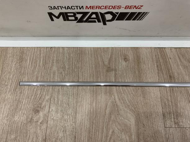 Молдинг двери передней левой Mercedes W204 a2047200180