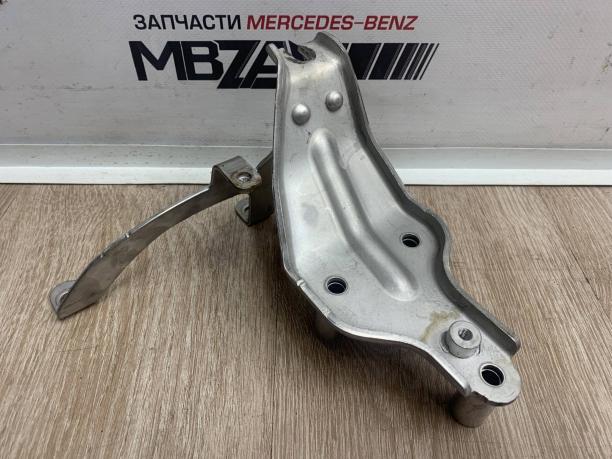 Кронштейн турбины m654 Mercedes W213 a6540960045