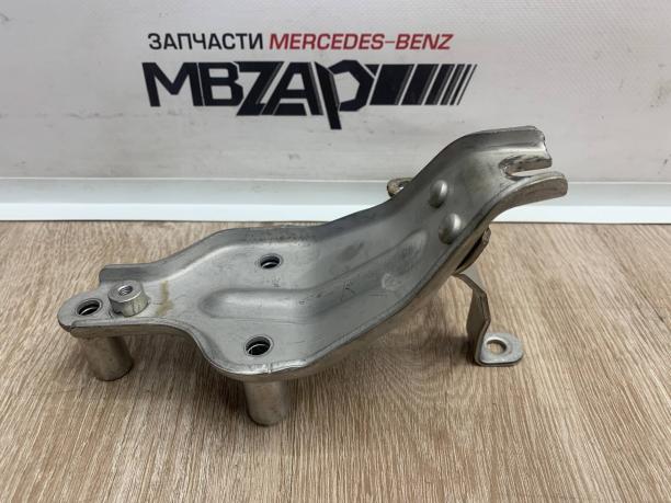 Кронштейн турбины m654 Mercedes W213 a6540960045