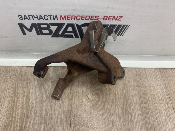 Кронштейн опоры двигателя m654 Mercedes W213 a6541424000