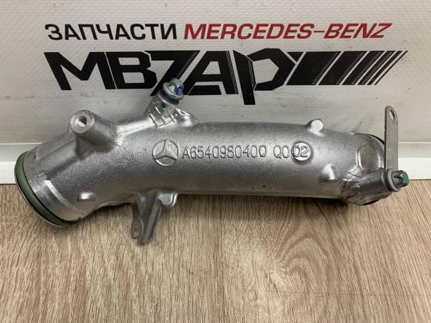 Патрубок интеркулера m654 Mercedes W213 a6540980400