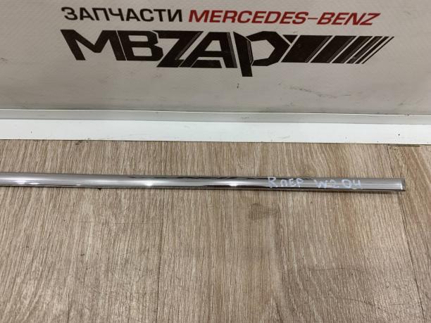 Молдинг двери передней правой Mercedes W204 a2047200280