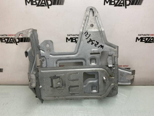 Кронштейн блока управления Mercedes W213 E 213 a2135400240