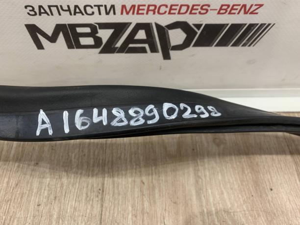 Уплотнитель моторного отсека Mercedes W164 ML 164 a1648890098