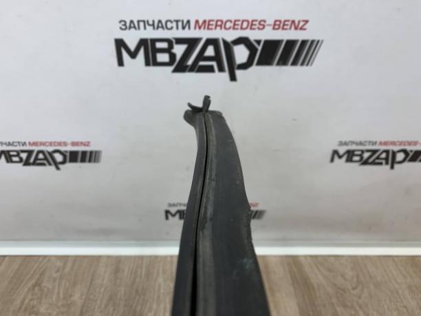 Уплотнитель моторного отсека Mercedes W251 R 251 a2518890198