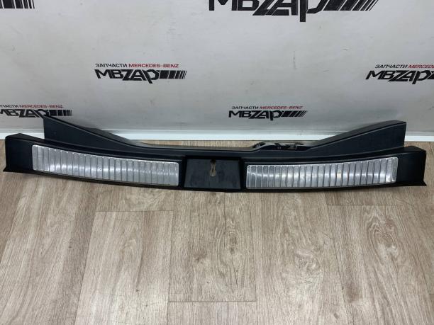 Накладка замка багажника Mercedes W251 a2516903925