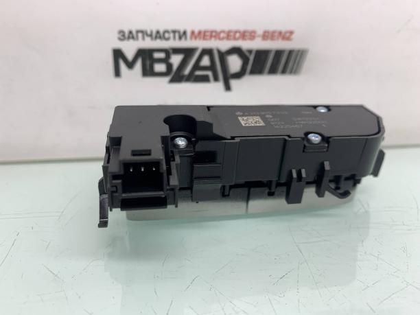 Кнопка подогрева левая Mercedes w213 a2139057302