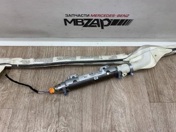 Шторка безопасности правая Mercedes W212 a2128600602