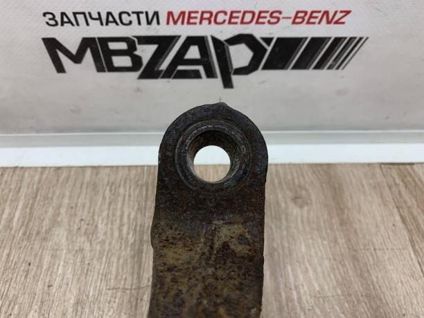 Передний правый рычаг Mercedes W212 E 212 a2123303011