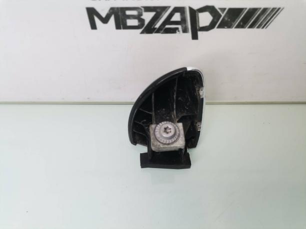 Уголок ручки двери задней левой Mercedes W164 ML a1647601320