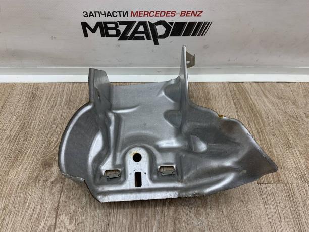 Защита подушки двигателя правая Mercedes w205 a2052400245