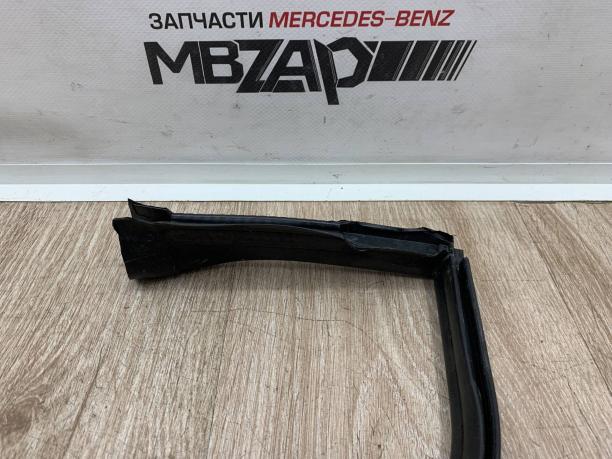 Уплотнитель моторного отсека Mercedes W212 a2126280098