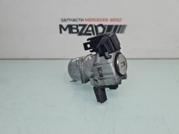 Личинка замка Mercedes W204 Правый руль a2047600677