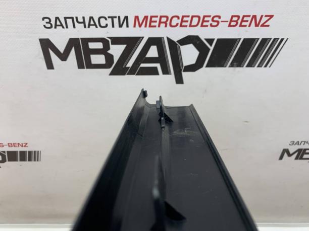 Накладка порога правая Mercedes W212 a2126860236