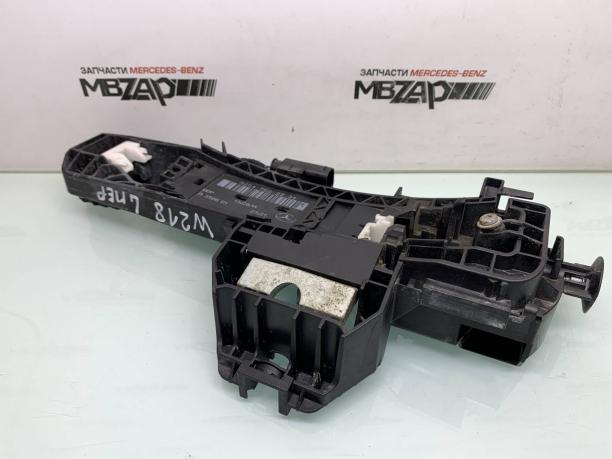 Кронштейн ручки двери Mercedes W204 a2047602334