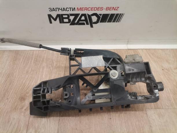 Кронштейн ручки задний правый Mercedes W221 a2217601634