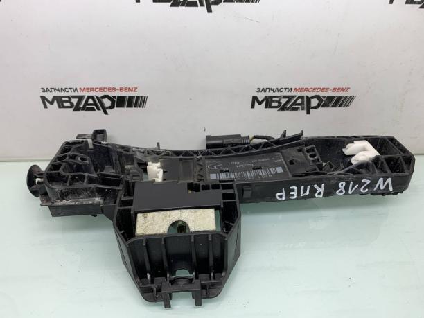 Кронштейн ручки двери Mercedes W204 a2047602434