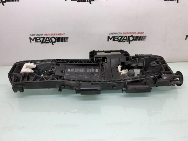 Кронштейн ручки двери Mercedes W204 a2047602434