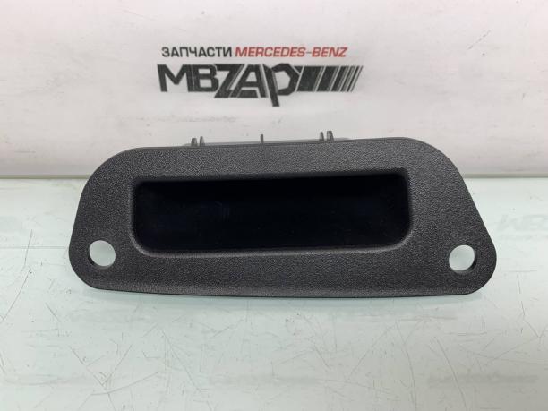 Ручка багажника внутренняя Mercedes W205 a2057571200