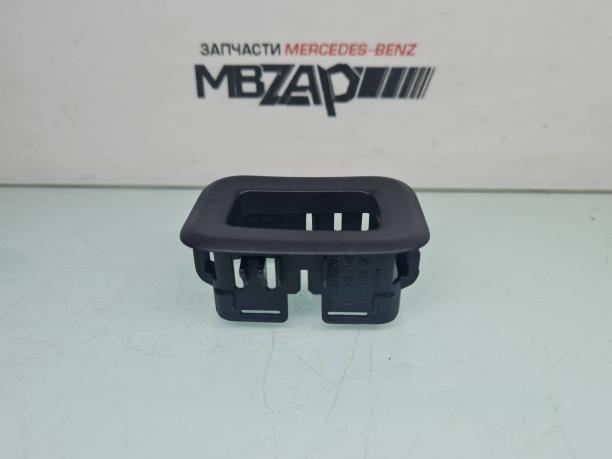 Рамка кнопки открывания багажника Mercedes W205 a2057270048