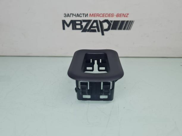 Рамка кнопки открывания багажника Mercedes W205 a2057270048