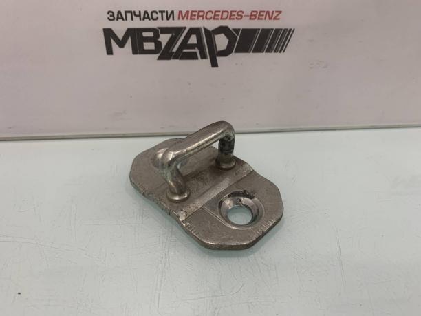 Скоба замка двери Mercedes W164 a1647200004