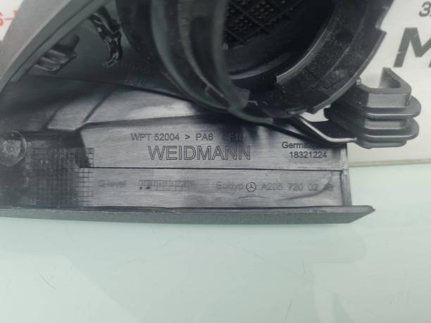 Накладка динамика двери правая Mercedes W205 C a2057200248