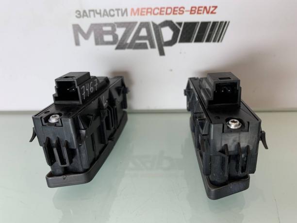 Кнопка блокировки левой двери Mercedes W166 GLE a2049058402