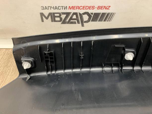 Накладка багажника Mercedes W204 a2046900825