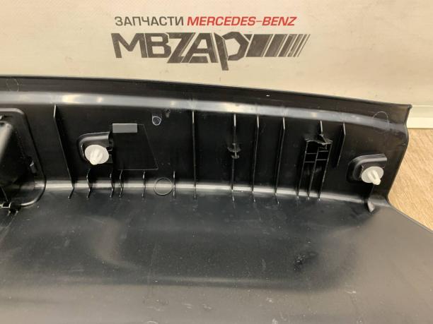 Накладка багажника Mercedes W204 a2046900825