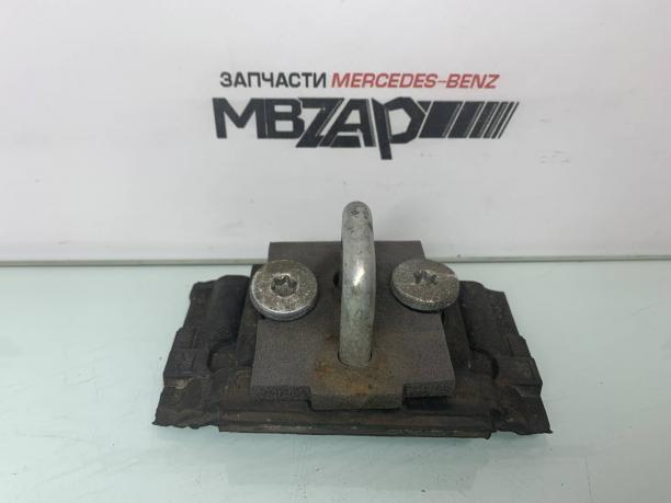 Петля замка багажника Mercedes W164 a1647400132