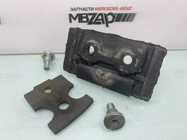 Петля замка багажника Mercedes W164 a1647400132