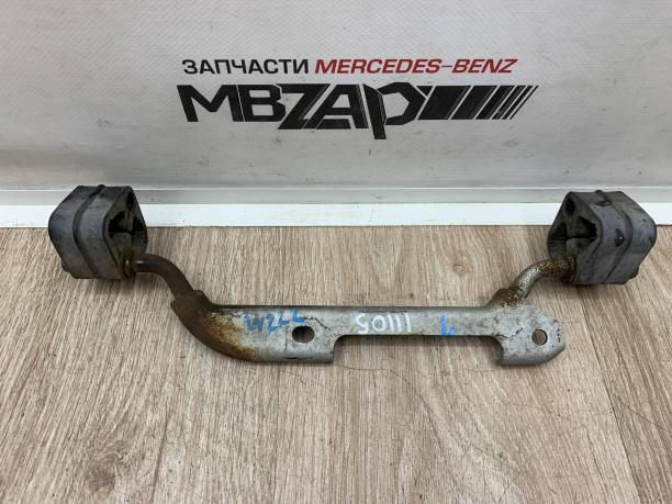 Кронштейн глушителя Mercedes W222 a2224910341