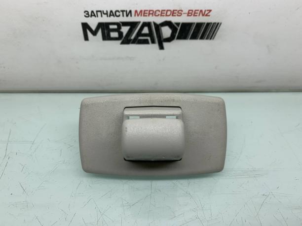 Крепеж козырька Mercedes W213 a1668100012