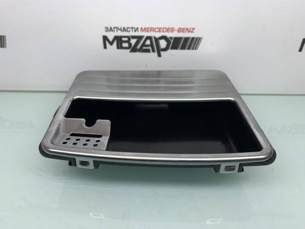 Вставка передней пепельницы Mercedes W222 a2228100028