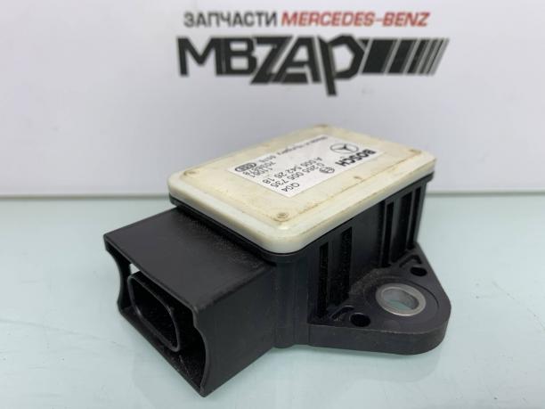 Датчик ускорения Mercedes W212 a0055422618