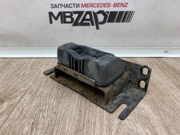 Поддомкратник правый задний Mercedes X164 GL a1646900210