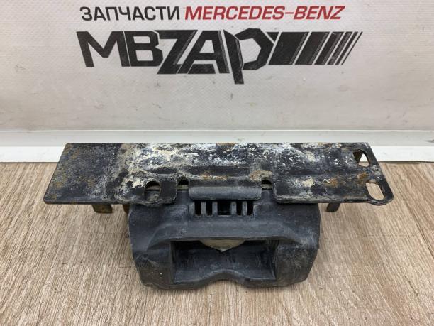 Поддомкратник правый задний Mercedes X164 GL a1646900210