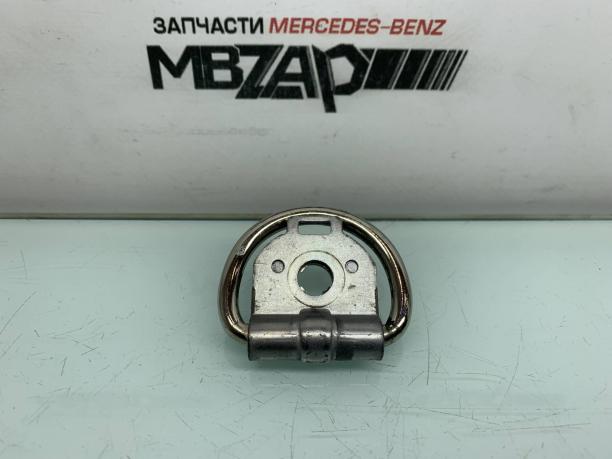 Петля пола багажника Mercedes W205 a2048602114