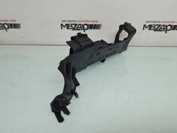 Кронштейн проводки правый Mercedes W205 a2055468080