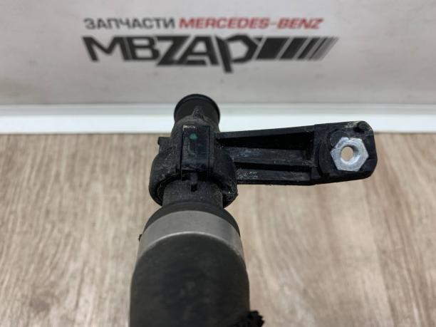 Патрубок охлаждения Mercedes W205 a2058302102