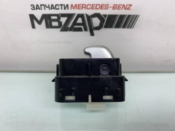 Кнопка стеклоподъемника Mercedes W205 a2229052203