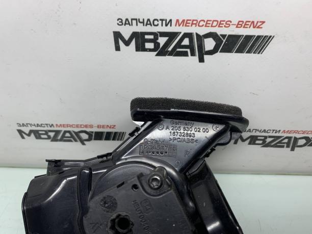 Воздуховод правый Mercedes W205 C a2058300200