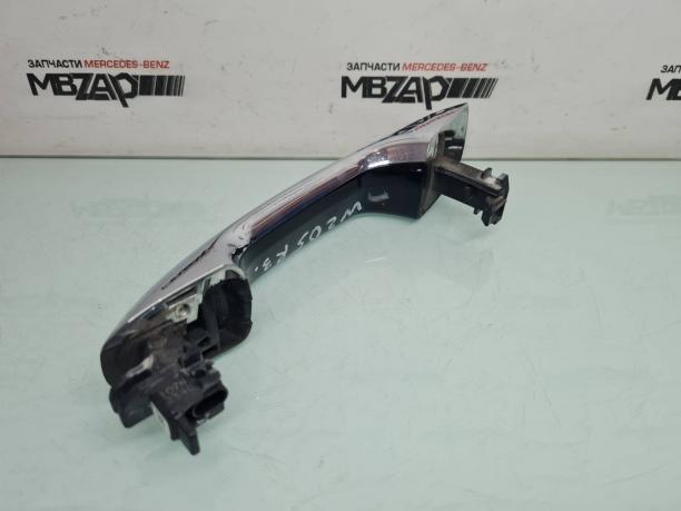 Ручка двери правая Mercedes W205 a0997602459